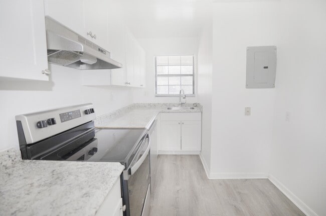Building Photo - 5361 Treetops Dr