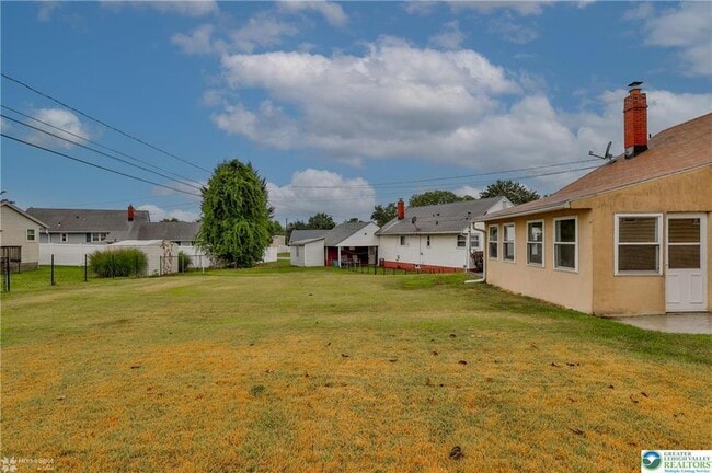 Building Photo - 1557 Greenview Dr