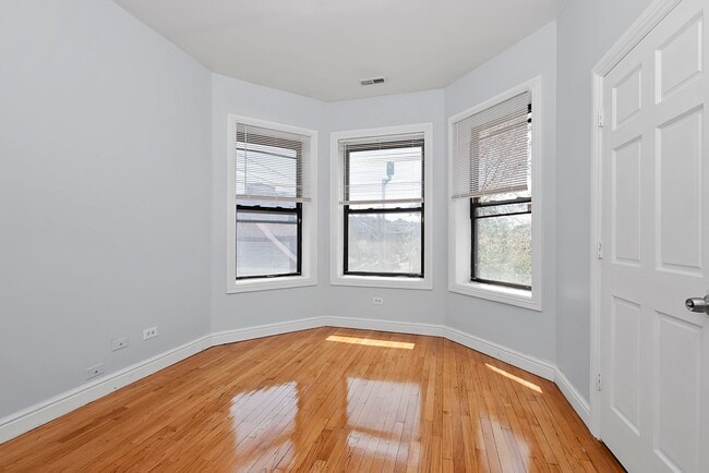 Building Photo - Two Bedroom Condo Unit For Rent In Bronzev...