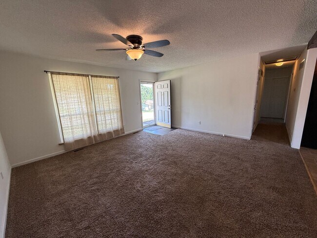 Building Photo - 5360 Glencullen Way