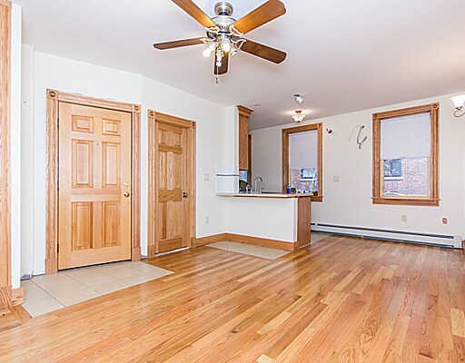 Building Photo - 27 Phillips St