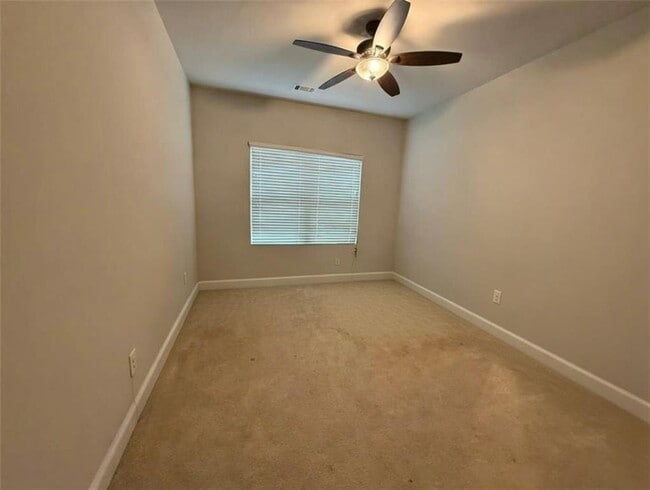 Building Photo - 1750 Dahlia Dr