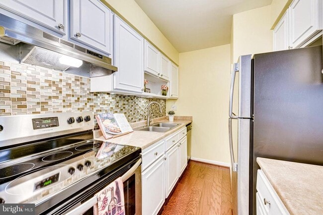 Building Photo - 5909 Prince James Dr