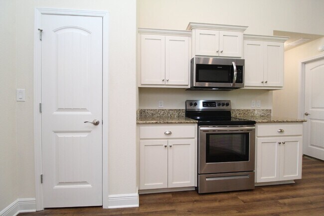 Building Photo - Ventura Estates Rental – 4 Bedrooms, 2 Bat...