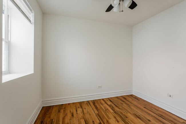 Building Photo - Lincoln Square - English Garden, 2 Bed / 1...
