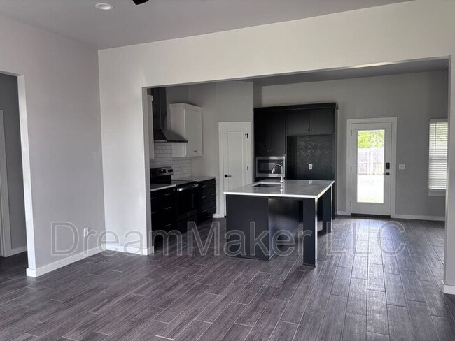 Building Photo - 993 Flowers Dr