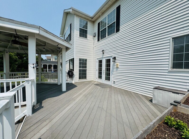 Building Photo - 5736 Caribbean Ct