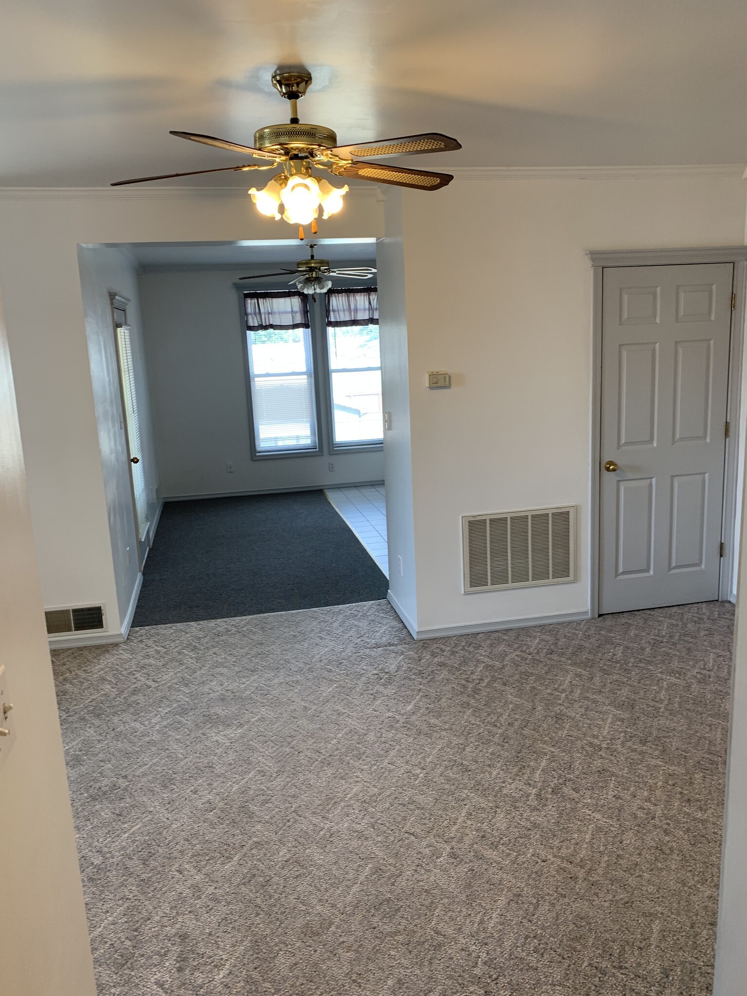 Living & Kitchen - 516 S 12th St