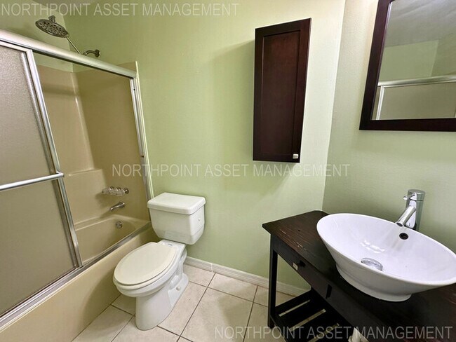 Building Photo - Charming 2-Bed, 2-Bath Home with Fenced Ya...