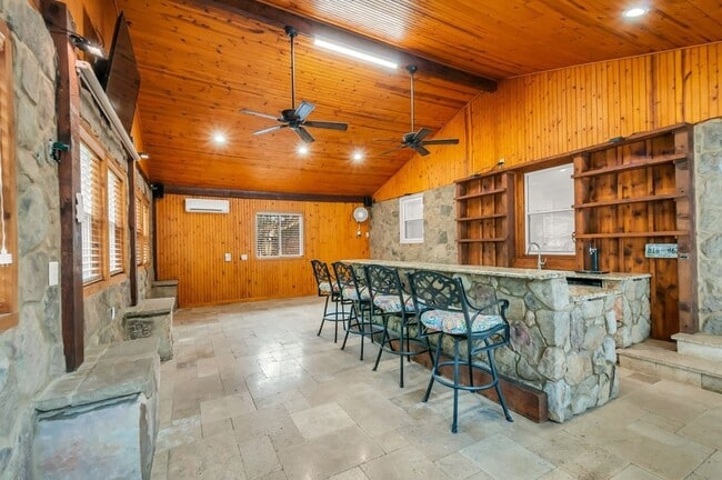 Building Photo - 7453 Harrow Dr