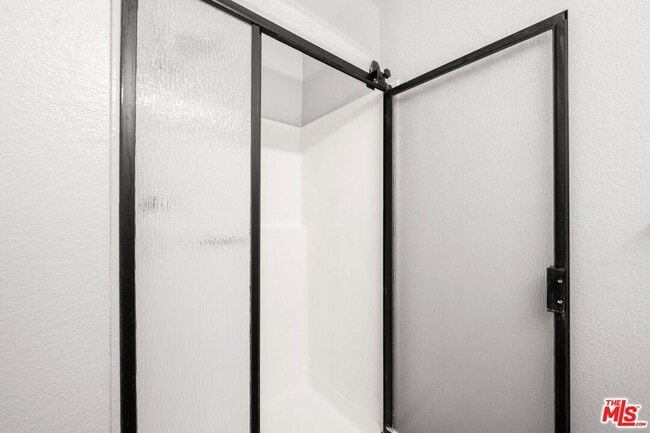 Building Photo - 610 Venice Way