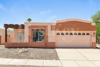Building Photo - 805 N Posthole Ln