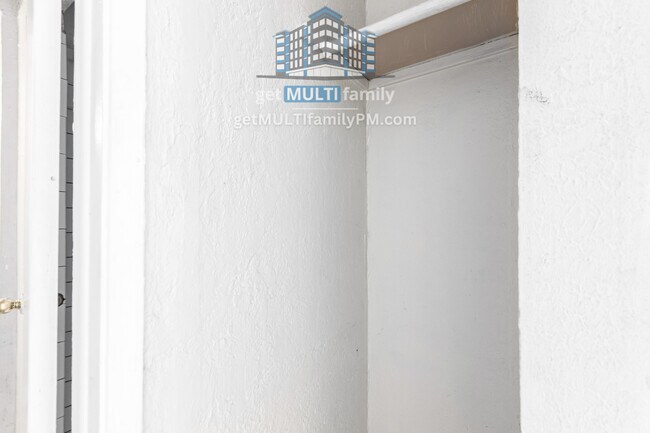 Building Photo - 525 N 32nd St