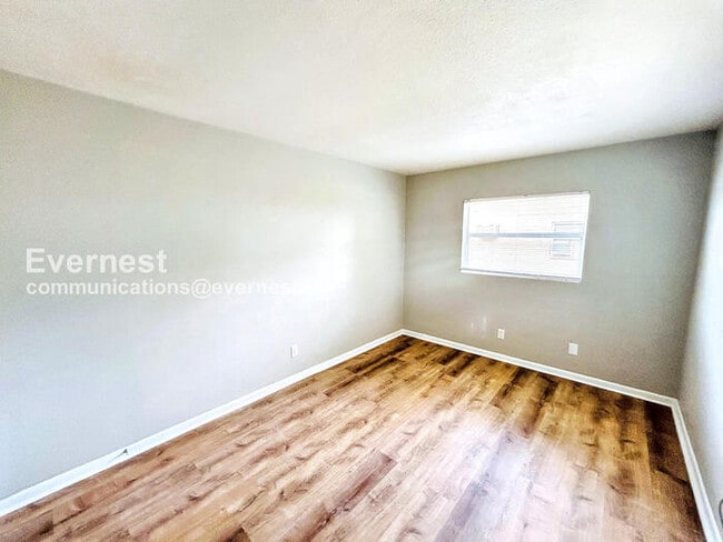 Building Photo - 10546 106th Ave N