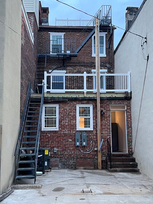 Primary Photo - 1266 Riverside Ave