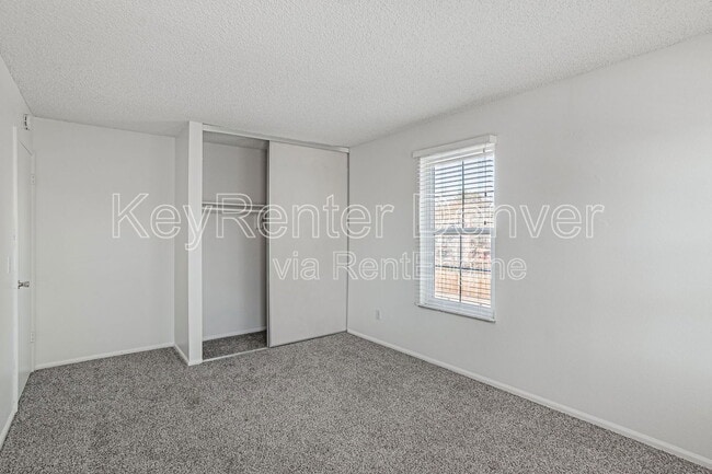 Building Photo - 2407 S Dawson Way