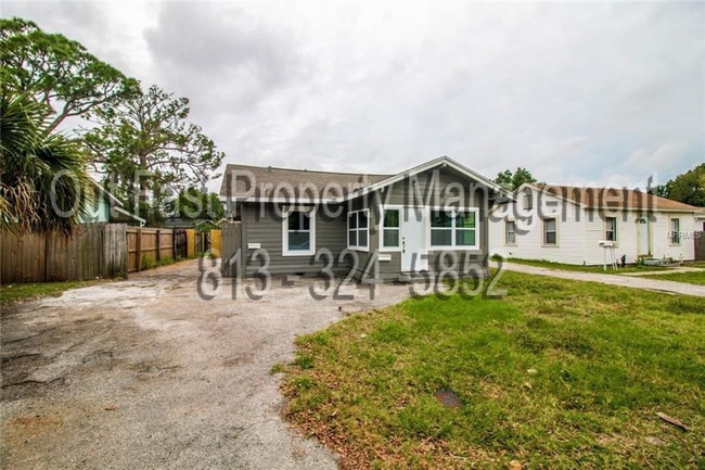 Building Photo - 226 SW Lincoln Cir N, St Petersburg Fl 33703