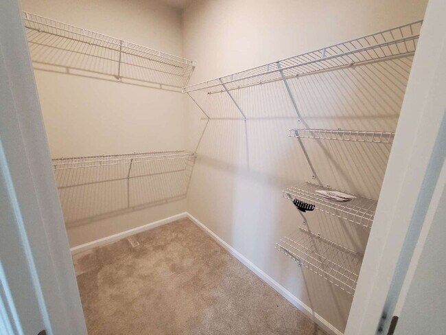 Building Photo - Beautiful 3 bedroom 2 1/2 bath townhome available for lease in Swedesboro