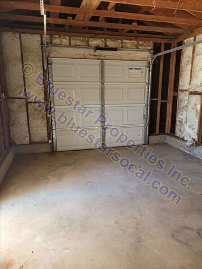 Building Photo - 15469 Hesperia Rd