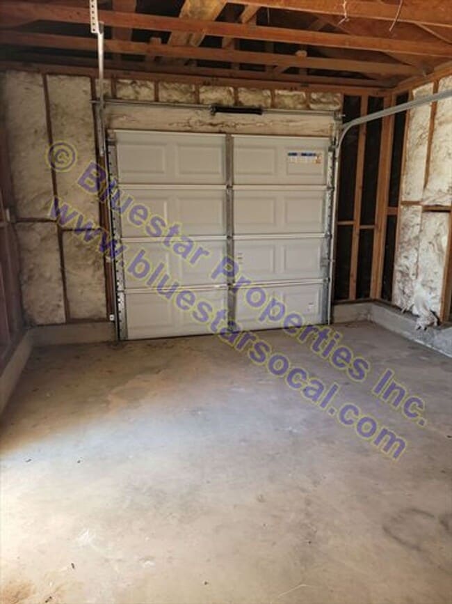 Building Photo - Just Listed in Victorville