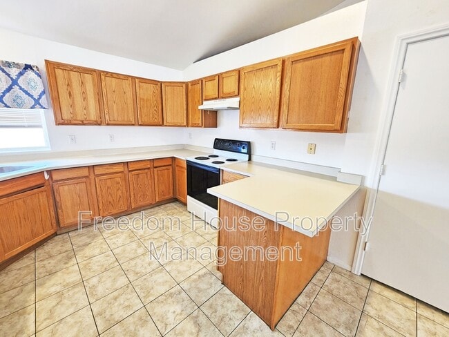 Building Photo - 2341 E Calvada Blvd