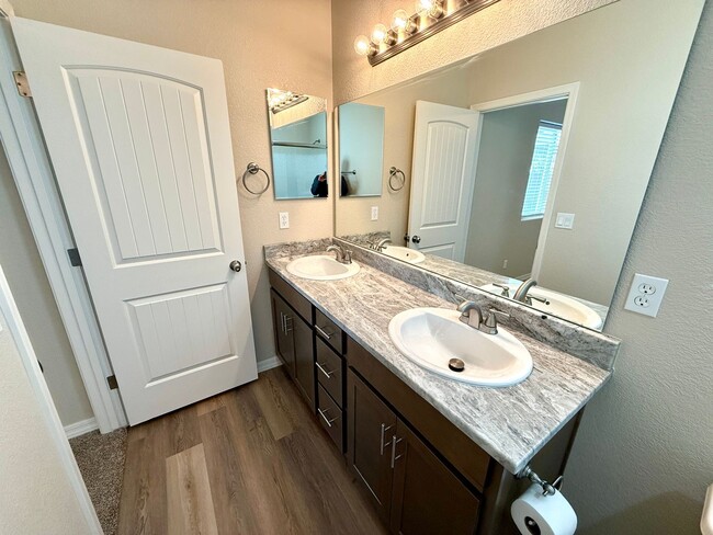 Building Photo - 3774 Meadowbrook Ln
