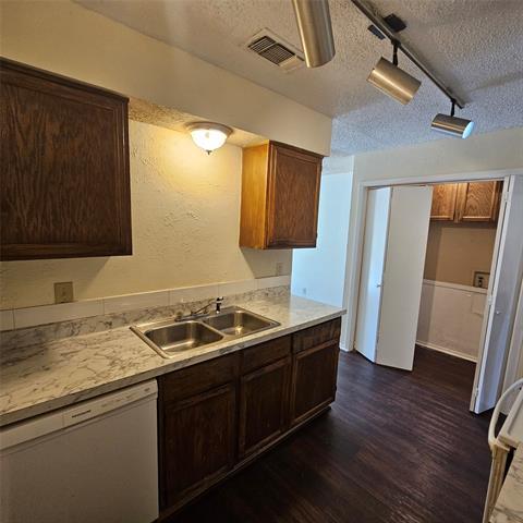 Building Photo - 1510 Cherrycrest Ln
