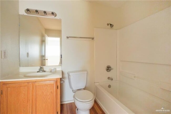 Building Photo - 509 E Buchanan Ave