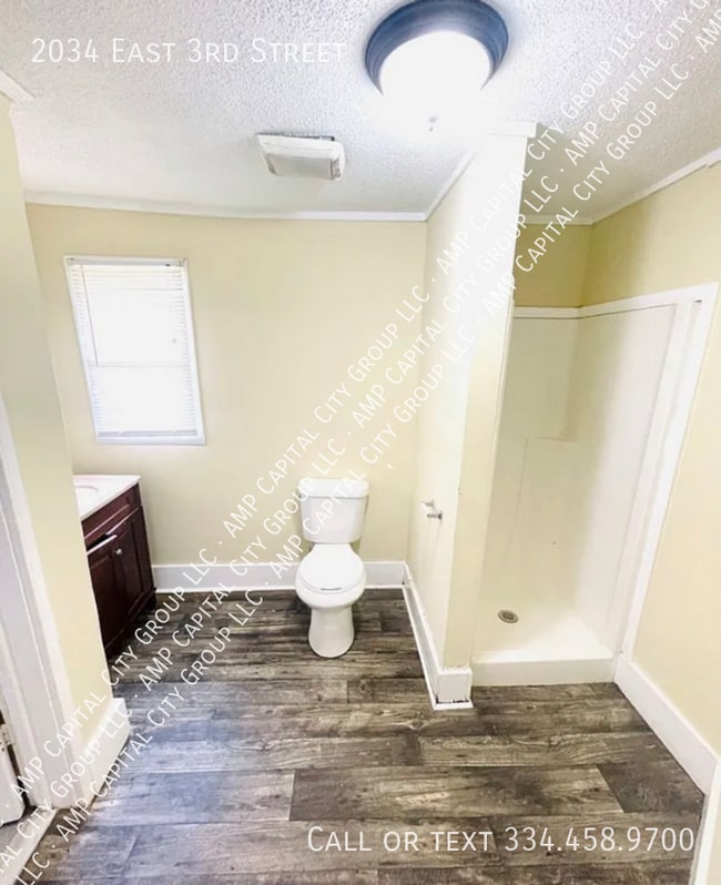 Building Photo - 2034 E 3rd St