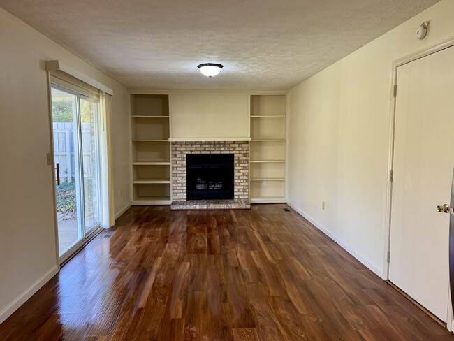 Building Photo - 325 Cedar Cliff Rd