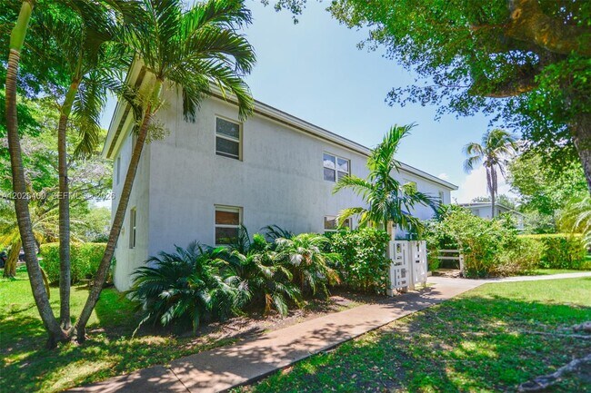 Building Photo - 7720 SW 54th Ct