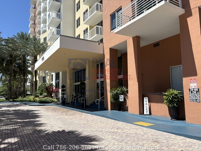 Building Photo - Modern 2BR/2BA Condo in Aventura – Furnish...