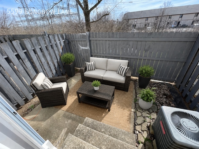 Building Photo - 5599 Longbow Ln