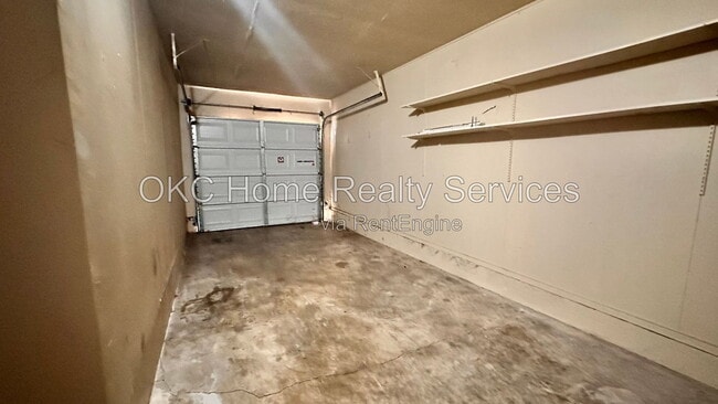 Building Photo - 8417 S Villa Ave
