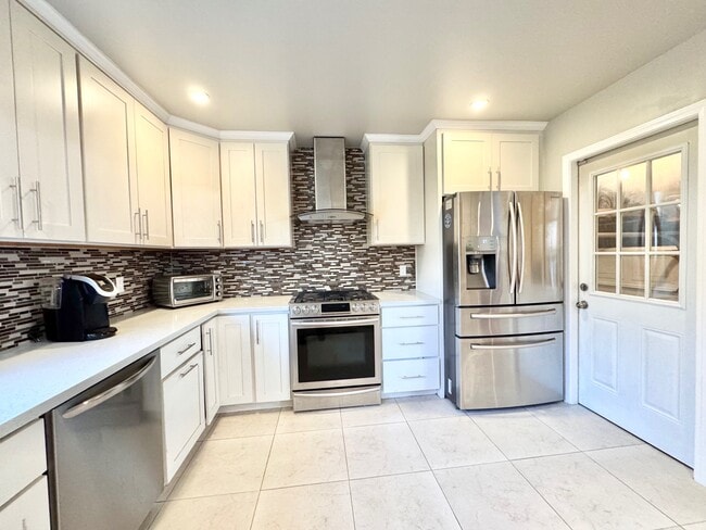 Building Photo - 2536 W Ave 130th