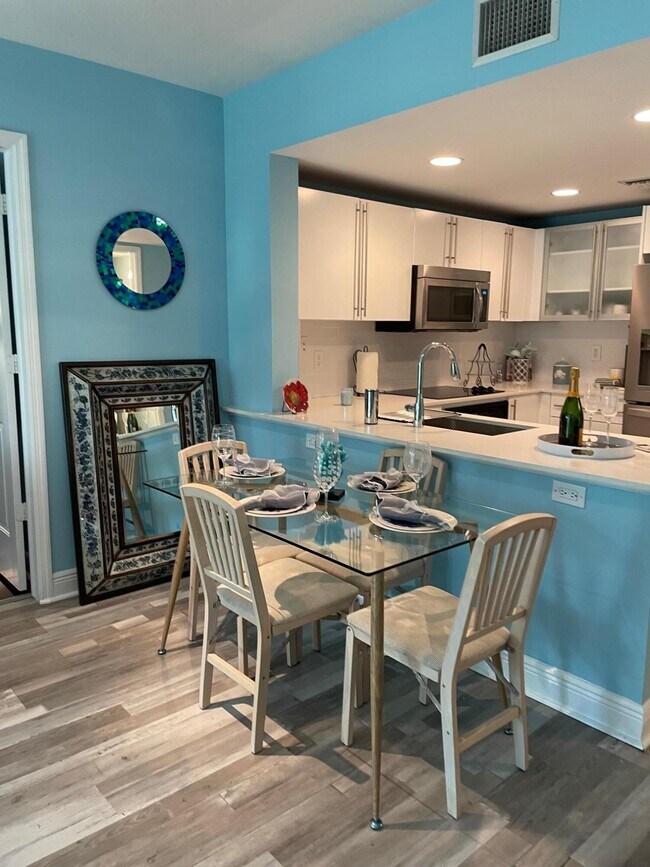 Building Photo - 610 Clematis St