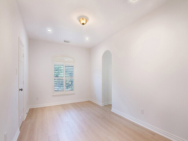 Building Photo - 74 S Scribewood Cir