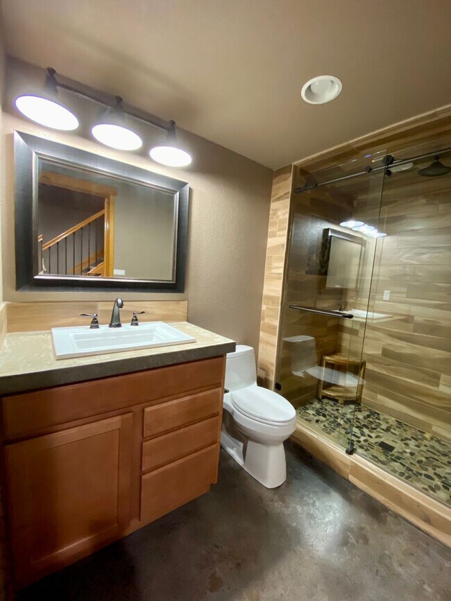 Building Photo - Immaculate 4 bed 3.5 Bath with Mountain Views and Unique Amenities!  Pet Friendly! Desirable 80922!