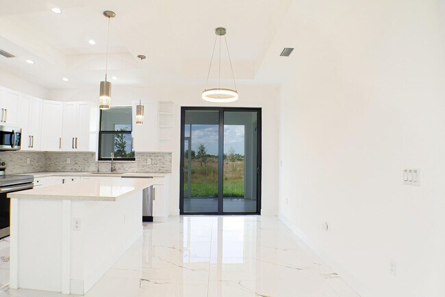 Building Photo - 4145 68th Ave NE