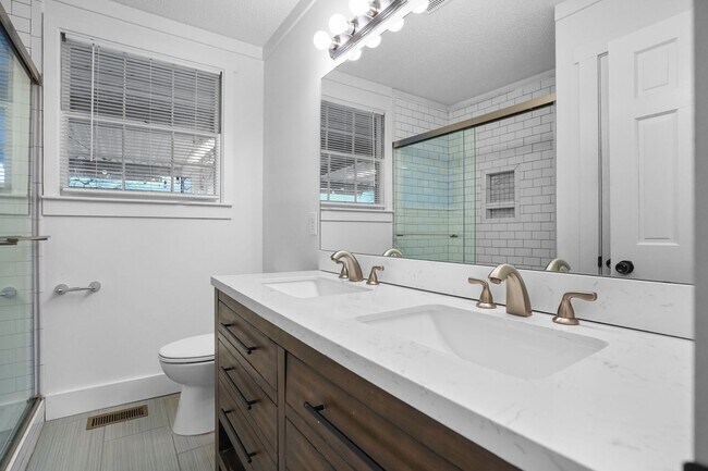 Building Photo - 6620 Upton Ln