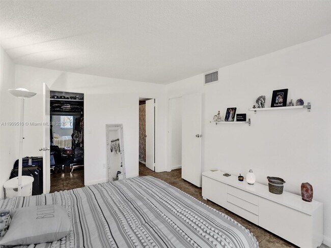 Building Photo - 4154 NW 79th Ave