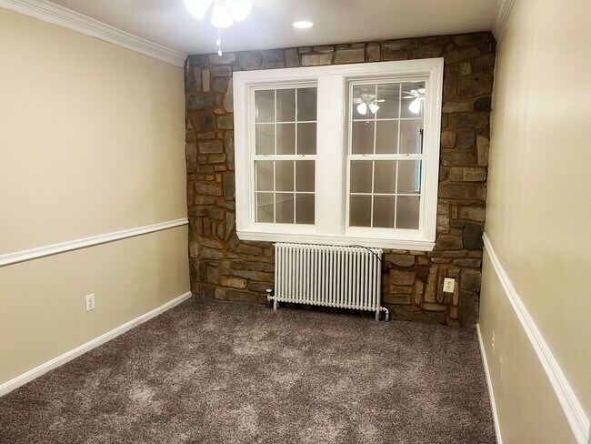 Building Photo - Move in Special! 2 Bed 1 Bath SE DC