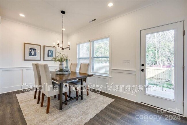 Building Photo - 1233 Eastway Dr