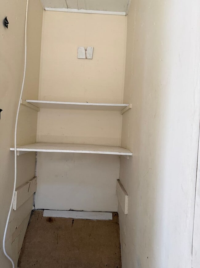 Building Photo - Historic Highland Charm – Beautifully Refurbished Upstairs Unit for Lease