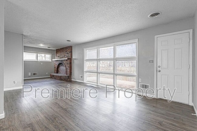 Building Photo - 7607 E 110th St