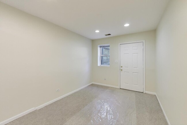 Building Photo - 2318 W Flournoy St