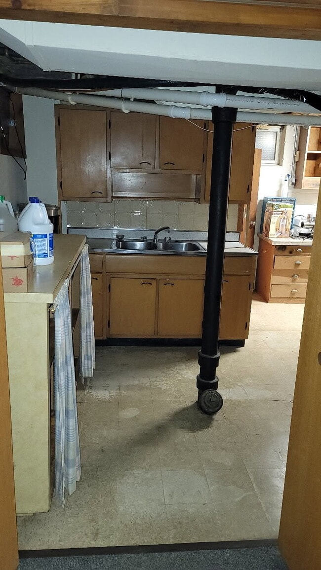 Building Photo - Koschak Properties