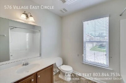 Building Photo - 576 Village E Cir