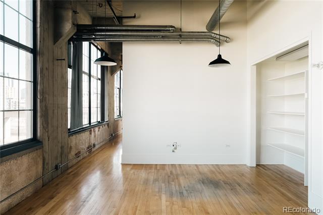 Building Photo - 2000 Little Raven St