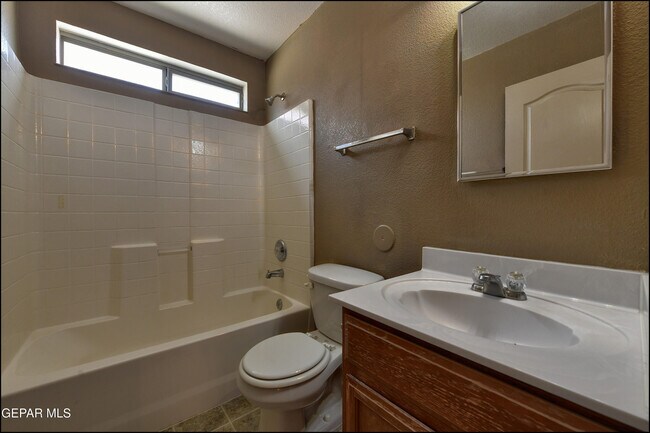 Building Photo - 3404 Blue Earth Ln